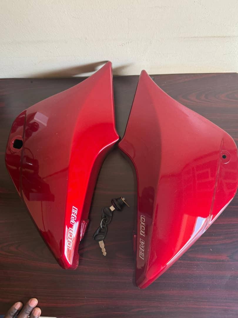 Reve=Side Cover LH+RH Red=BM100KS